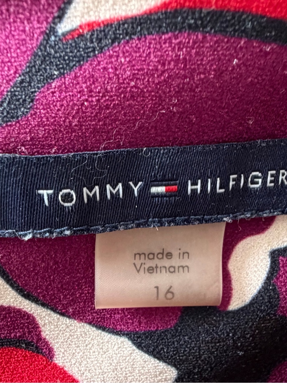 Tommy Hilfiger Navy Sleeveless Floral Shift Dress with Plum and Cream Blooms - Picture 3 of 3